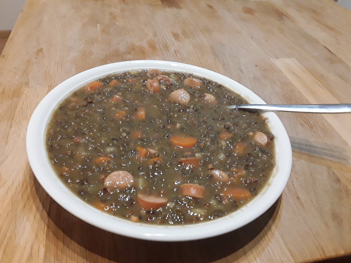 Glonntaler's tweet photo. Einer der Höhepunkte deutscher Kochkunst: Die Linsensuppe. https://t.co/eSXx9TIDkP