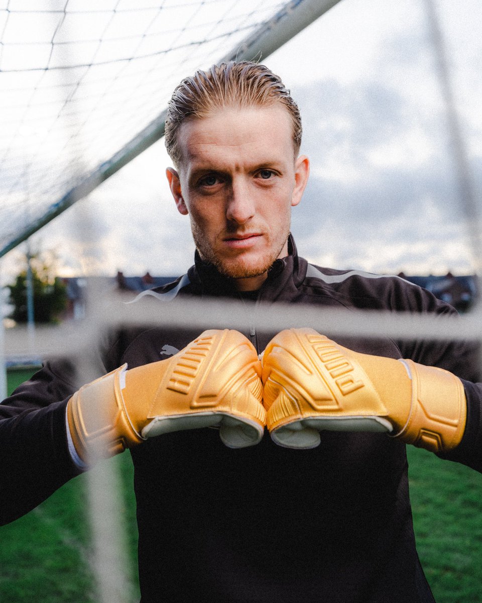 Special ones 🤝

<a href="/pumafootball/">PUMA Football</a> releases special edition Golden Gloves for Ederson and Jordan Pickford 🧤

Available now 📲 Shop at the link in our bio.
