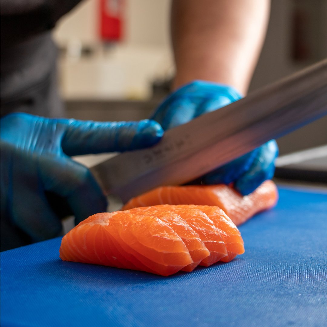 EatokyoCapel's tweet photo. Did you know that the word "sushi" actually refers to the rice used when preparing these dishes? 🍚 This means that as long as there is vinegared rice in the roll, it does not have to contain fish for it to be considered sushi 😯

#didyouknow #funfact #EatokyoCapelStreet https://t.co/9jH98my3qi