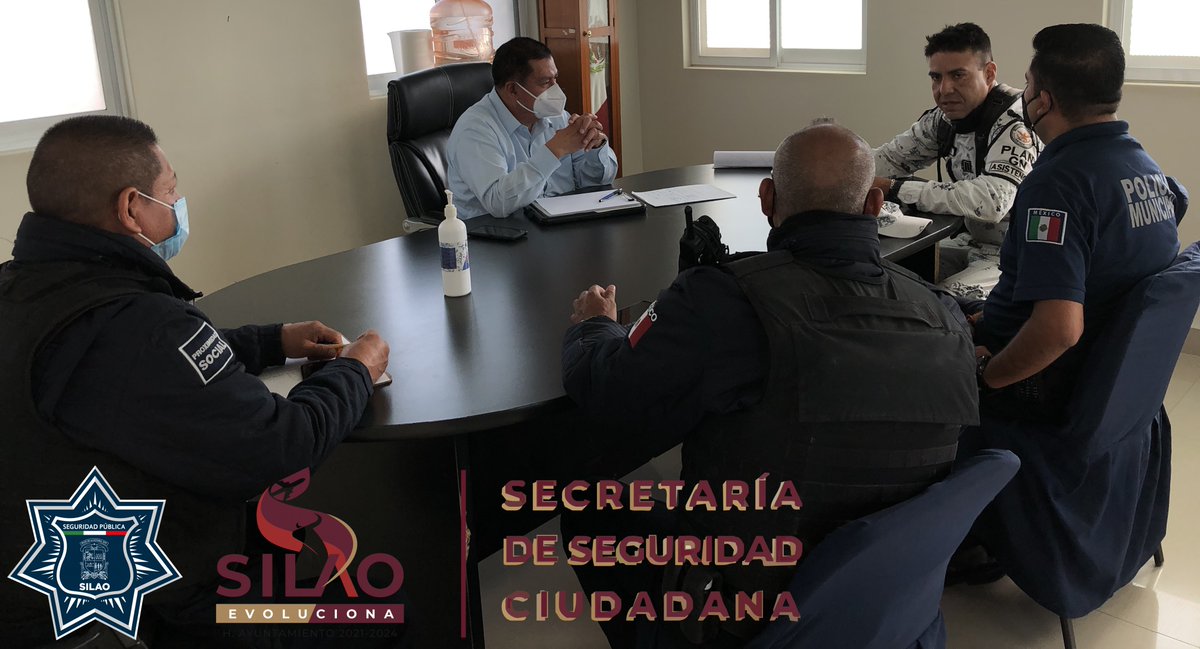 SilaoSP's tweet photo. 🤝 Refrendan #CompromisoPorLaSeguridad 🤜🤛

🙌 La Secretaría de Seguridad y Guardia Nacional, se comprometen a efectuar operativos y rondines de manera conjunta 💪, esto con el fin de mantener la tranquilidad social y reducir los índices delictivos en #Silao.

#SilaoEvoluciona https://t.co/ySOVKUplhX