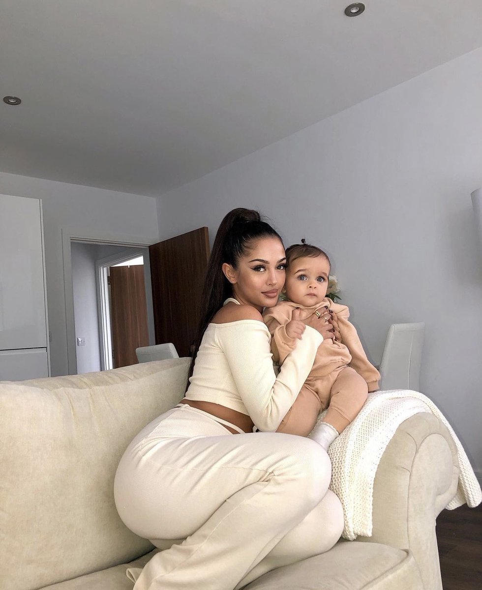 xnegzx's tweet photo. Baby girl 🤍 both wearing @Missguided #MGKIDS https://t.co/tGx02CnUxc