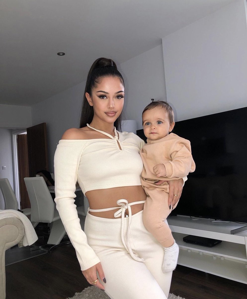 xnegzx's tweet photo. Baby girl 🤍 both wearing @Missguided #MGKIDS https://t.co/tGx02CnUxc