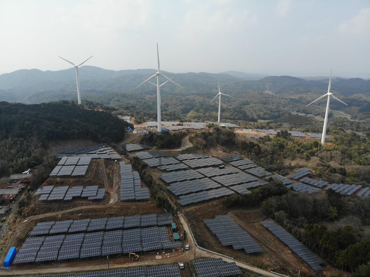 Saudi_Green_sol's tweet photo. قامت شركة Jinko Solar بتنفيذ محطة 20 ميجاوات من ألواح Tiger Pro ذات الكفاءة والمتانة العالية في أكبر حديقة شاي تعمل بالطاقة الشمسية تم تطويرها بواسطة CEF (CLEAN ENERGY FACTORY Co.، Ltd.) في شيمونوسيكي  اليابان وتعد أكبر حديقة شاي تعمل بالطاقة الشمسية في اليابان https://t.co/hXFlr1LFDx