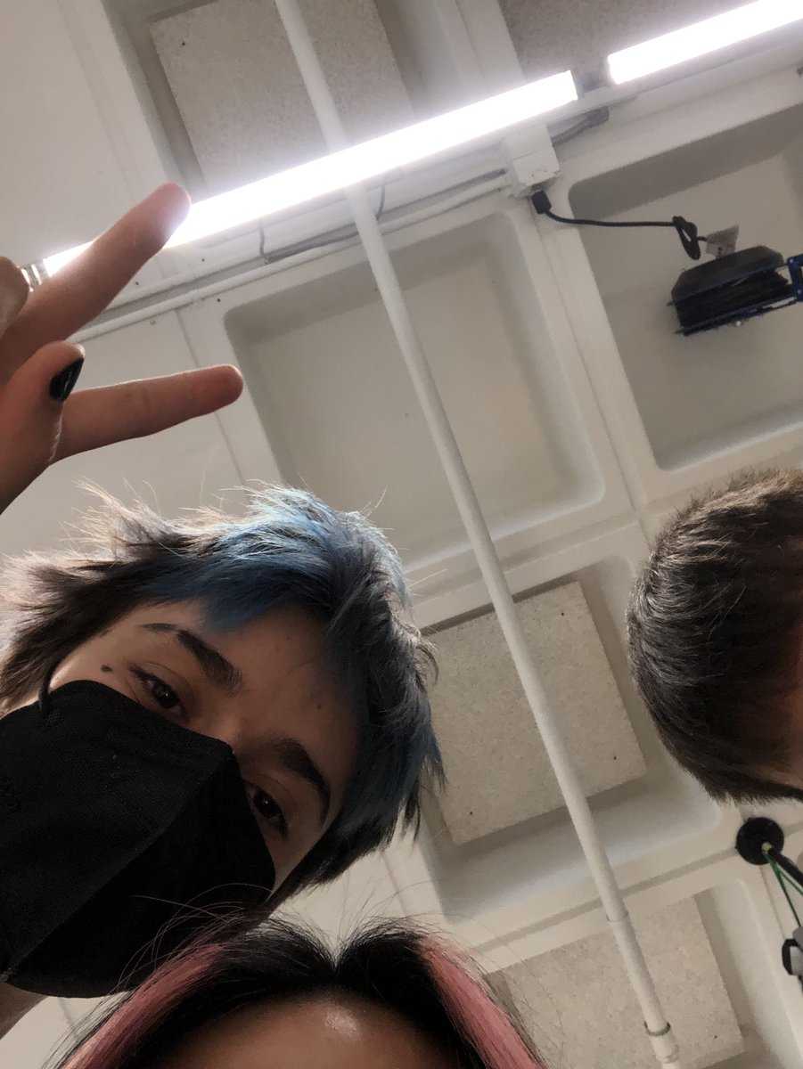hamzasteam's tweet photo. had to put 4 pics so we weren’t reminded of our 3 team members😭😭 -val🦗 #goalz #engineering #team8 #girlboss #marniewongsupremacy #fse100sparkyville #asufultonengineering #team8secscc1 #solarpowered #valarie #christian #mia #stembosses #glue #hamza #fredtulane #door https://t.co/JRHtaRjdZq