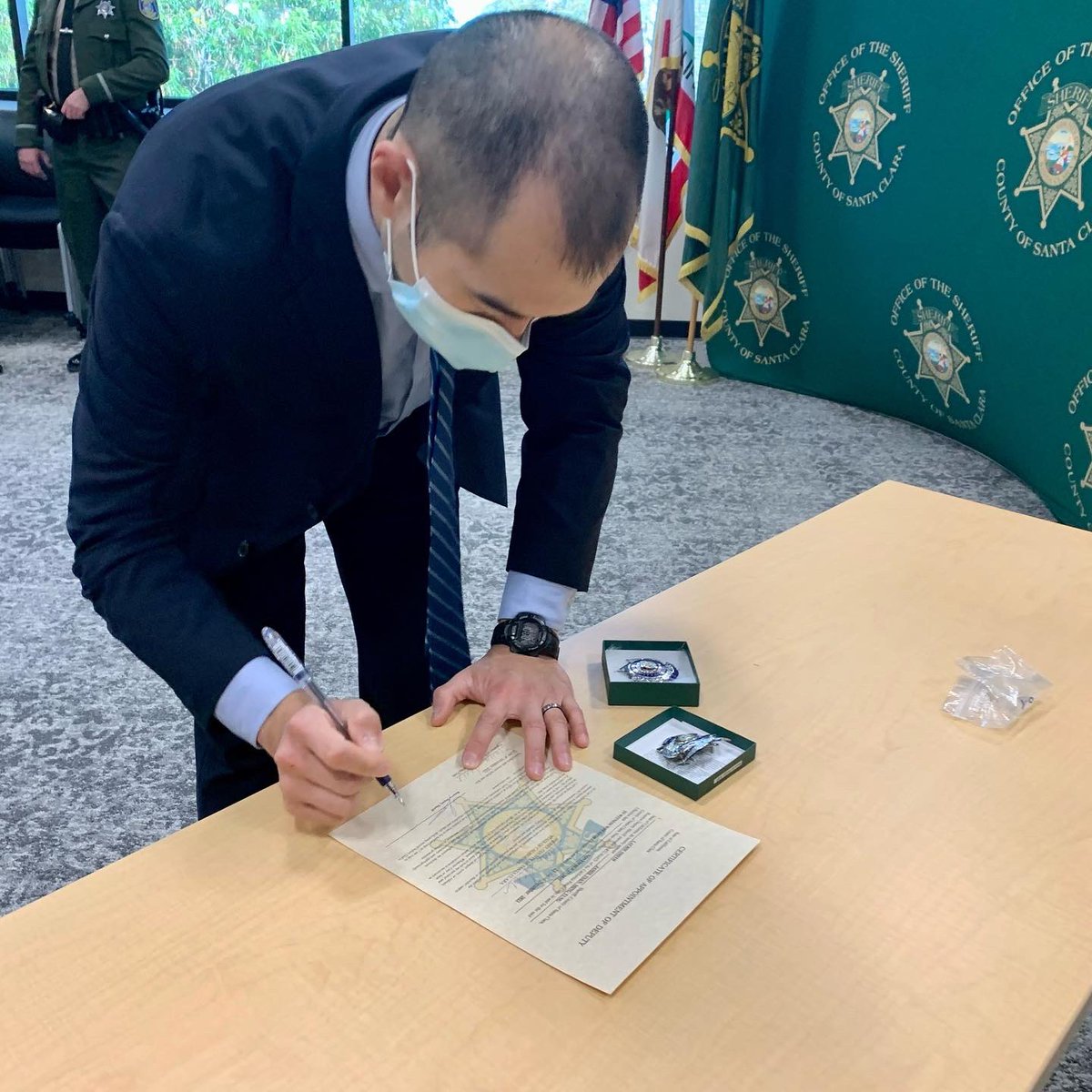 Sheriff Laurie Smith swore in Dr. Tung 👨‍⚕️🏥 to the Sheriff’s Office Reserve Unit. 
 
Dr. Tung currently works as a trauma surgeon at a local hospital. Dr. Tung will be the newest member in our Sheriff’s Emergency Response Team.
 
Welcome aboard Reserve Deputy Dr. Tung! 👏👏