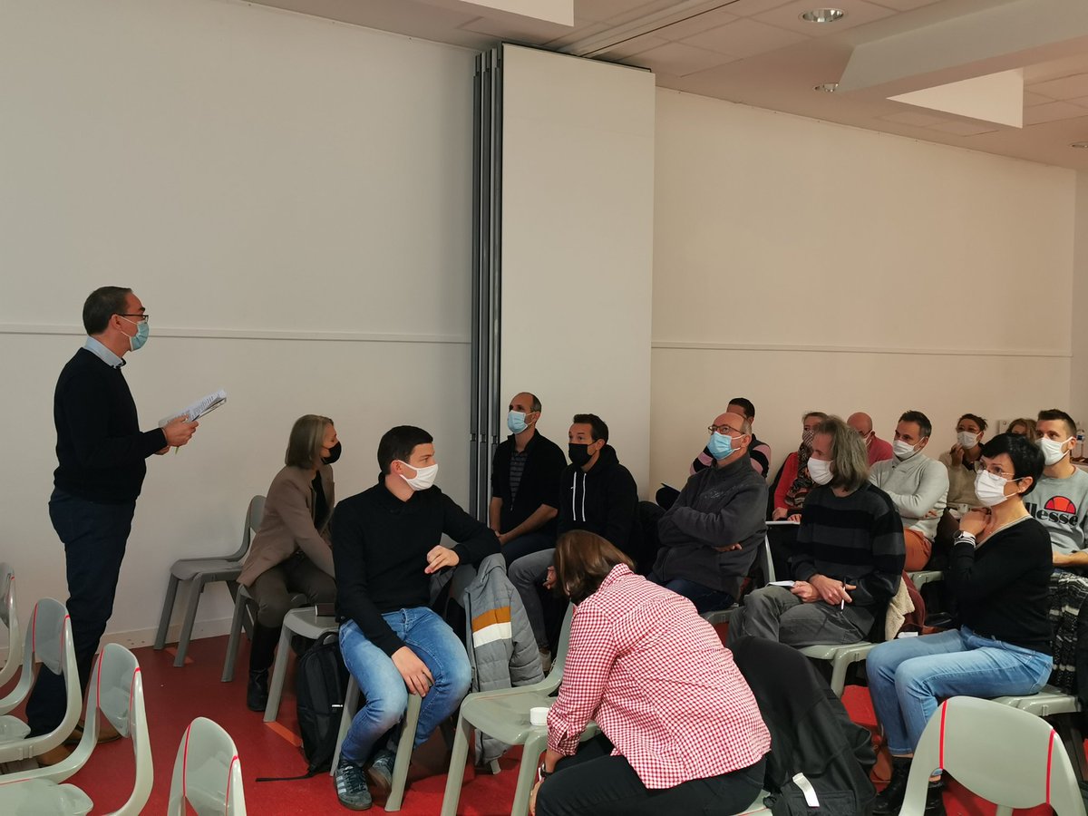 MagaliNedellec's tweet photo. Webinaire  "L'activité physique de l élève" 🤼‍♀️ 🏌️‍♂️⛹️‍♀️#eps79 avec présentiel en département #DSDEN79
Belle implication des participants et des formateurs 👌👏 https://t.co/Tz6KeQRWCL