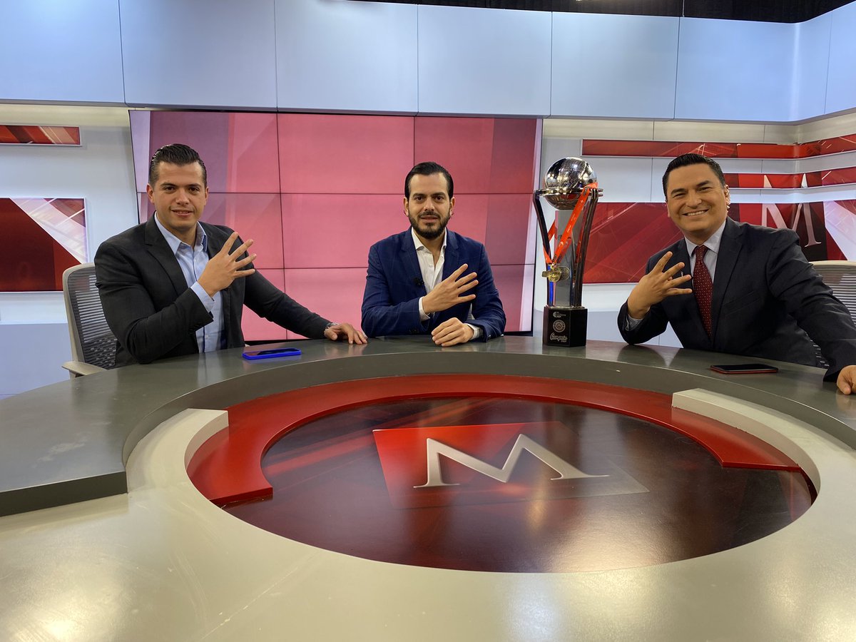 Fuerza_Regia's tweet photo. Visita de Bicampeonato 🏆

Muchas gracias a @multimediostv y @mileniotv por sus atenciones 📺 con nuestro presidente @SergioGanem 🏀

#TodosSomosFuerz4 🟡⚫️
#FuerzaRegiaBicampeón ⭐️⭐️⭐️⭐️ https://t.co/wWAn4hiO6D