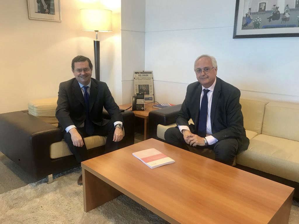 El presidente de la CESS <a href="/r_saldain/">Rodolfo Saldain</a> presentó el Informe de Recomendaciones para la Reforma del Sistema Previsional 🇺🇾 a la Presidenta de la Asamblea General <a href="/beatrizargimon/">Beatriz Argimón</a> y al Prosecretario de la Presidencia <a href="/ferresrodrigo/">Rodrigo Ferrés</a> . Así, la CESS cumple con su mandato legal.