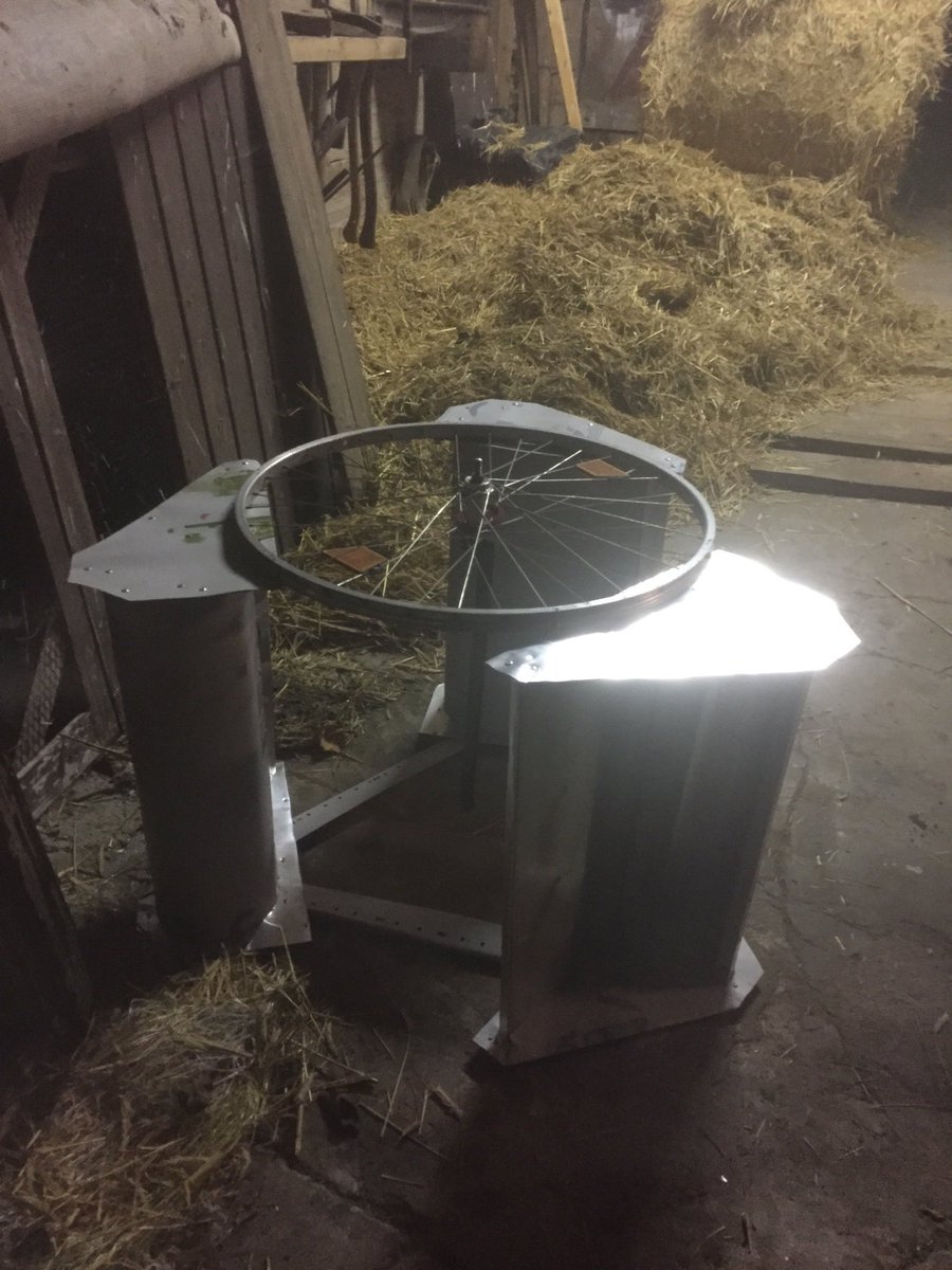 solarpunks_bln's tweet photo. windturbine (~80-90% recycled) building at kuckucksmühle - last weekend. having a good time building, discussing and learning from each other. 

beginning next year we'll do the electrical part. looking so forward to it

#lowtech #recycle #verticalAxisWindturbine https://t.co/3HorgQ903x