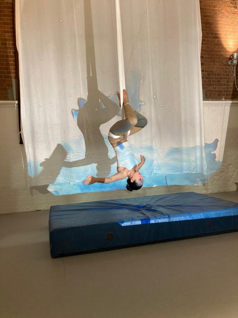 jacksons_lane's tweet photo. Cool shots of our #JLHangwire artist @ChusiAmoros using her residency in our brand-new rigged Studio 3 😍 

Chusi is working with digital animator Haemin Ko to develop a circus show that explores, in a sensorily accessible way, what connects us all as humans. https://t.co/EDoa9z7IJG