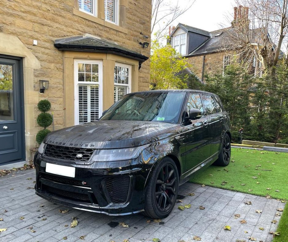 VipGateway's tweet photo. Look at this Monster of an #SVR Carbon just delivered. 🔥 Congrats, Sarah! 🎉👌🏻
#vipgateway #premiumcars #manchester #customertestimonial #cardelivery #rangerover https://t.co/qb8cdJGpg4