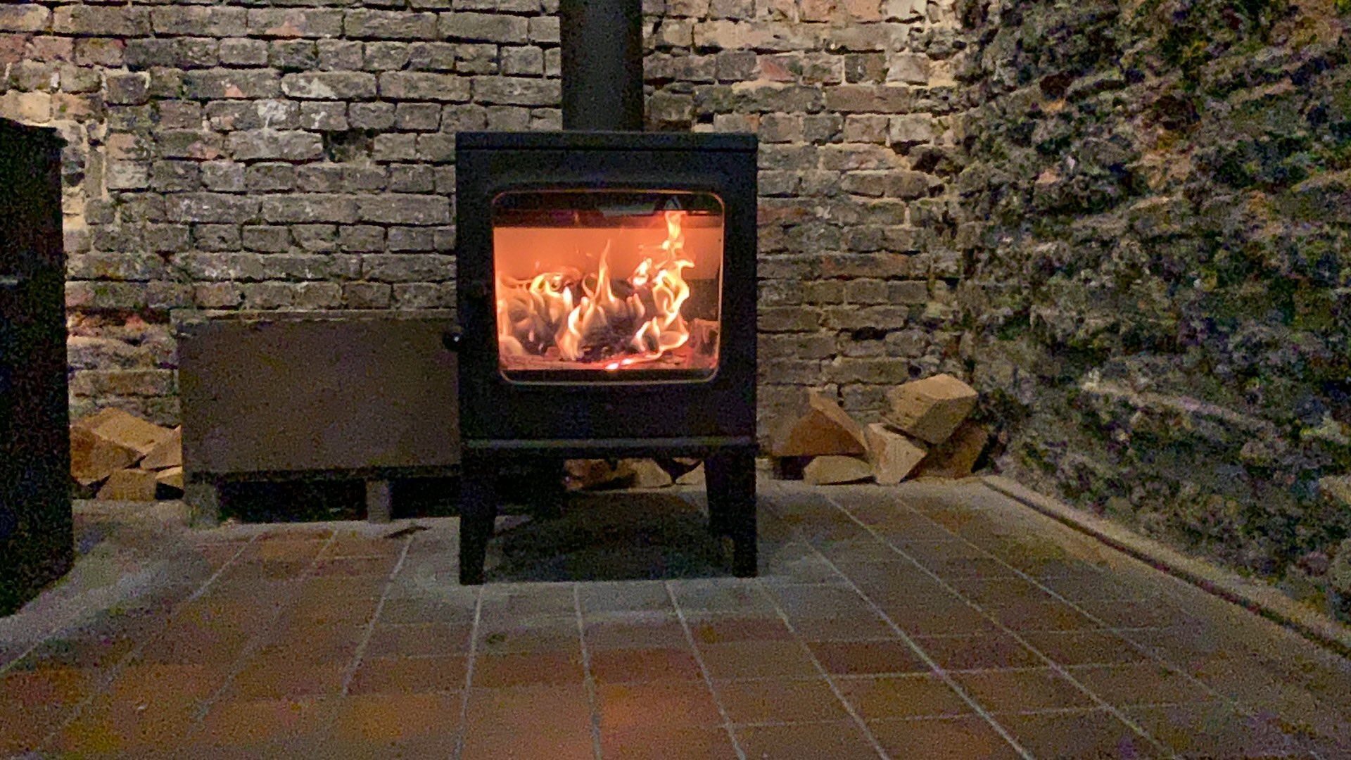 John Porter on X: Our newest addition. #jotul F205. 5kw #stove #norwegian  #castiron #fireplace #interiordesign #loveit https://t.co/98clJDn9hK / X