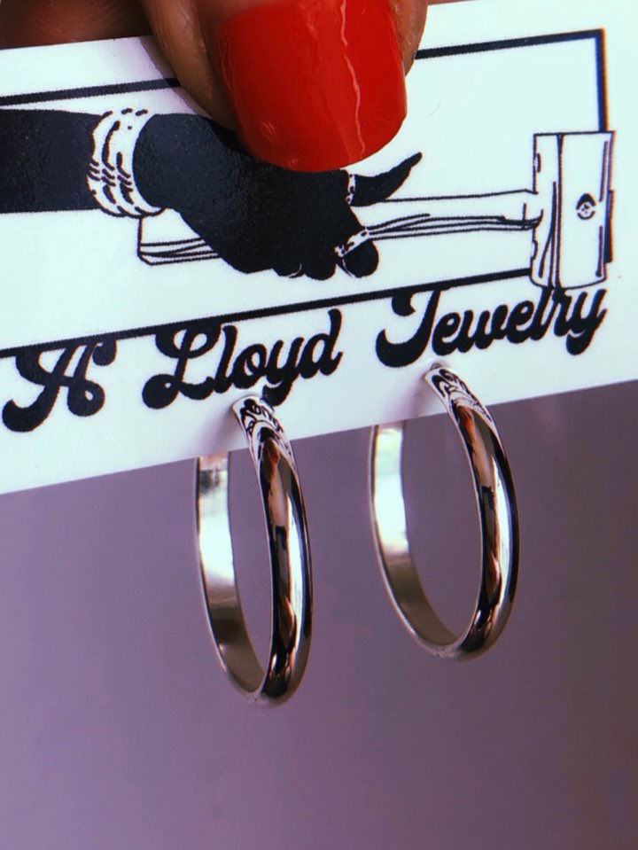 alloydjewelry's tweet photo. There’s nothing like polished silver https://t.co/FVx2Fq0S0z https://t.co/qWanOKHk5a