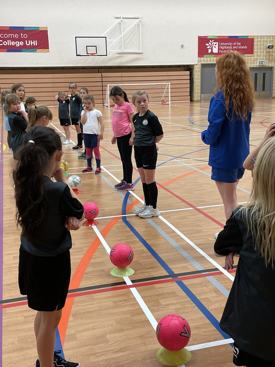 JeanfieldGirls's tweet photo. Great to see the U9s enjoying their training tonight @PerthCollegeUHI 

#u9s #girlstraining #girlsfootball #jeanfield https://t.co/FqhF4B46jN