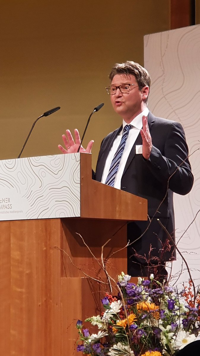 Geschäftsführer Christoph Irion eröffnet die Preisverleihung in der Landesvertretung Baden-Württemberg in Berlin.