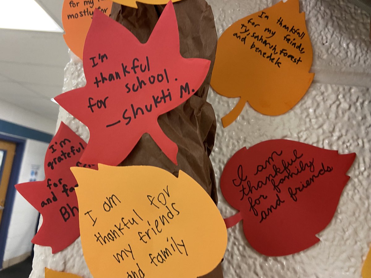 PrincipalABell's tweet photo. Zooming in on the leaves. https://t.co/pznQJ4VflI