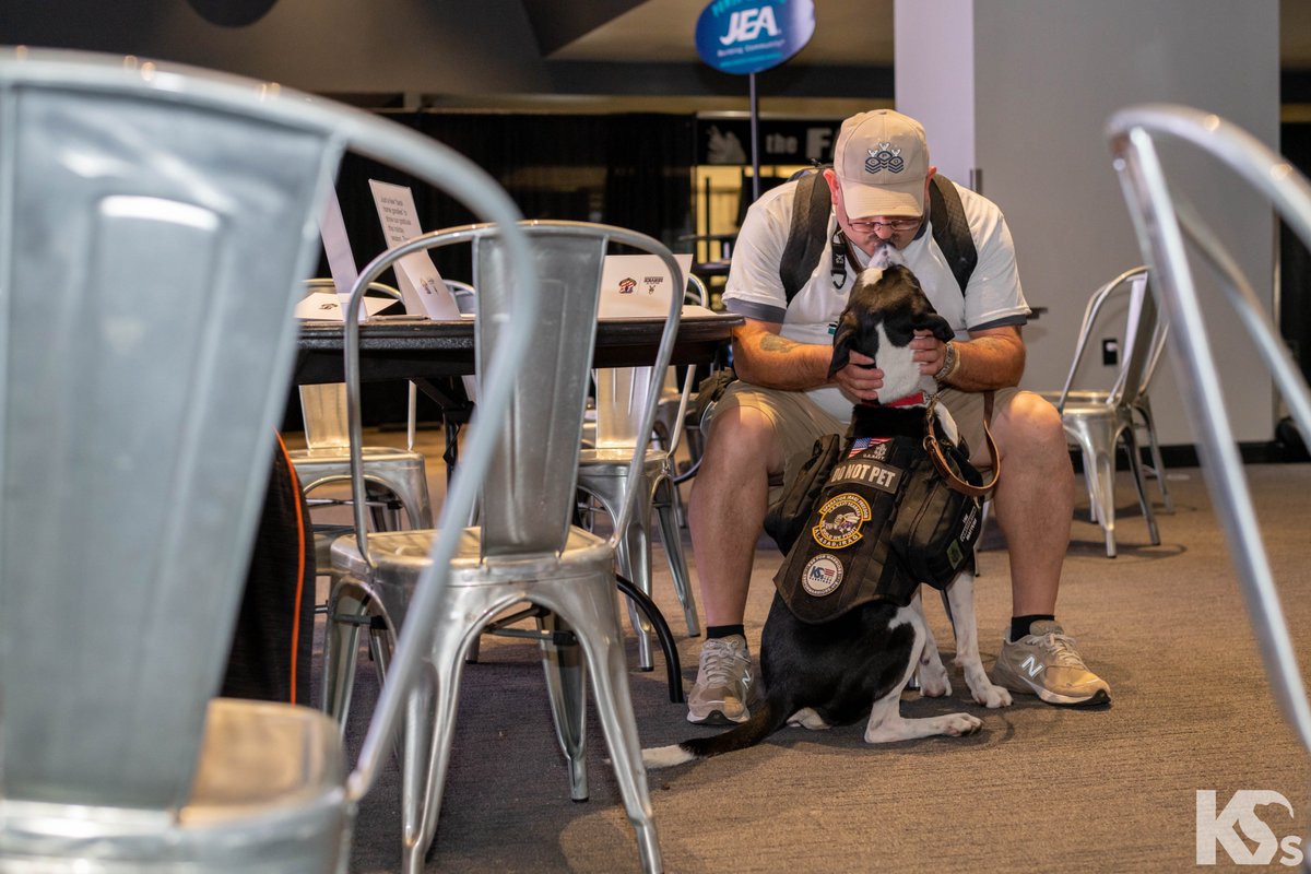 k9sforwarriors's tweet photo. Along with the November class of veterans and Service Dogs, the K9FW team participated in a service event with the @Jaguars, assembling care packages for service members. πΊπΈ
Thank you, for having us, @JaguarsFoundation!
#Veteran #ServiceDog #PTSD #K9FW #MentalHealth #K9F https://t.co/reuMnxPb5N
