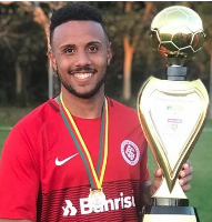 _____ASLAN's tweet photo. 🧵2021, o ano das "coincidências". Parte II. ⤵️

62. Jogador profissional Riuler de Oliveira Faustino, que tinha 23 anos de idade e atualmente jogava pela equipe do Shonan Bellmare, faleceu vítima de infarto. https://t.co/ozkcC1osiG https://t.co/GObel0j3kg