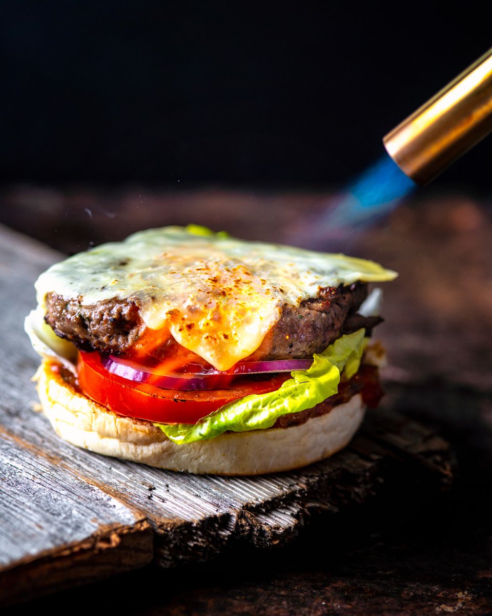 Life is too short to miss out on burgers 🍔  

Book your table with us this week ➡️ THEOXEN.CO.UK

#theoxen #lovetheoxen #oxenfood #oxendishes #burgers #classicburgers #burgerfever #loveburgers #burgertoppings #burgerheaven #burgercoma #burgertime #weloveburgers