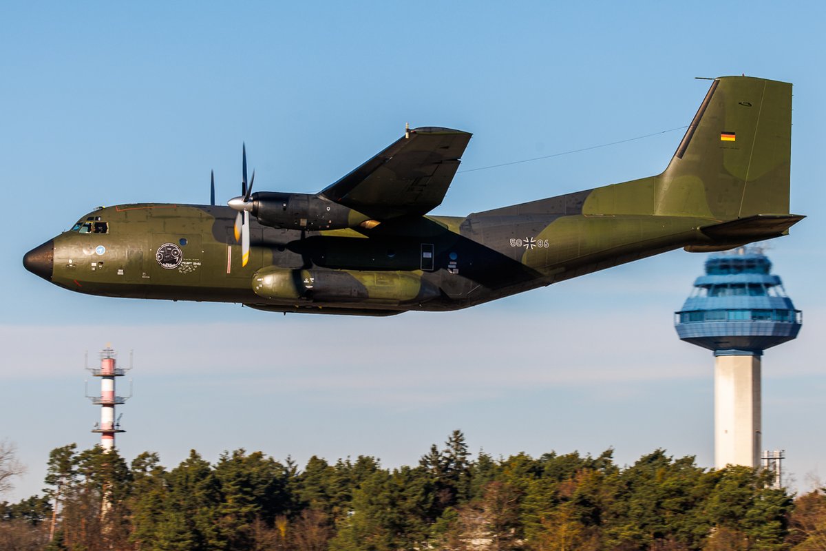 FlyingWings_com's tweet photo. FAREWELL TRANSALL!
@BaainBw WTD61's last C-160D leaves Manching in style with a final low pass.
50+86 is now in Altenstadt to serve as an instructional airframe.
#avgeeks #aviationnews #aviationphotography #wtd61 #lastflight #goodbyetransall #transall #c160transall #luftwaffe https://t.co/8LcR4cqzTZ