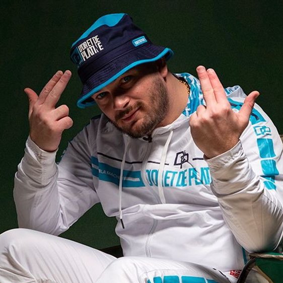 midiminuit__'s tweet image. 🚨 ROHFF x JUL ! 

« Legend ». 

📆 Vendredi