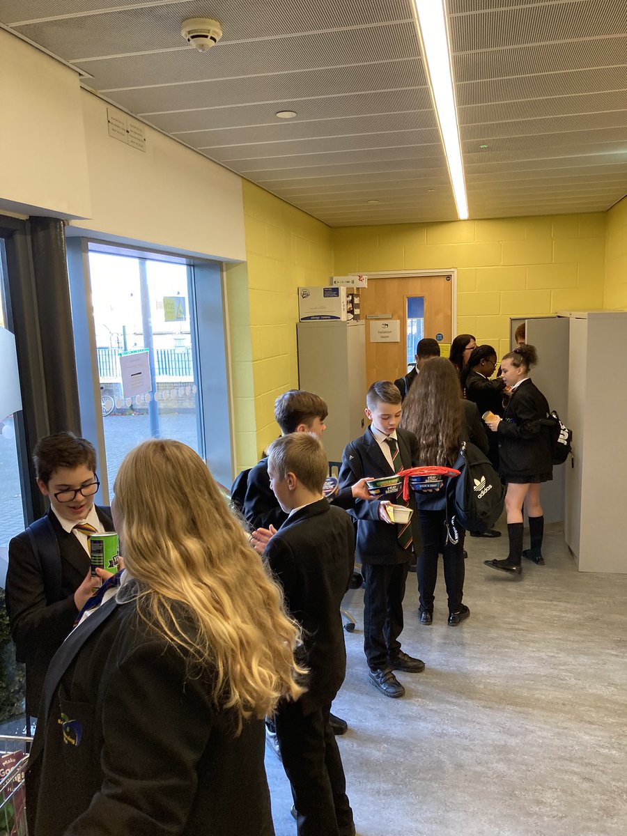 Grassroot_Comm's tweet photo. The amazing youth led - South Feast Pantry is getting closer to lift off 🚀 

Please get in touch with @Bristol_BLC if you can donate any food or hygiene products?

Young people are the solution, not the problem ✊🏻❤️👏🏿
#iwillweek21 #socialaction #youthwork #foodpoverty #change https://t.co/bJRZjM5fVo