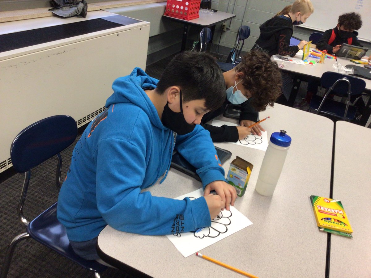 Iammisscarty's tweet photo. Disguising turkeys today! @TSGABulldogs #Turner202Strong https://t.co/r8JLZ57jF8