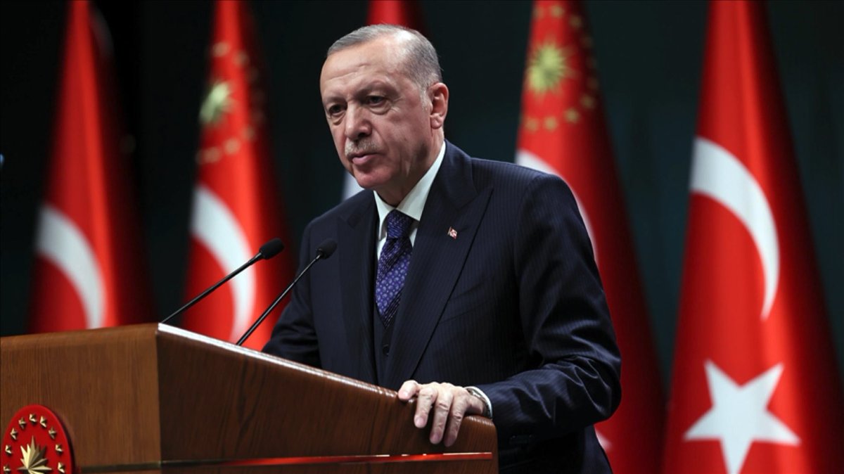 T E Ş E K K Ü R L ER Sn.Cumhurbaşkanım

Cumhurbaşkanı <a href="/RTErdogan/">Recep Tayyip Erdoğan</a> : Öğretmenlerimize bazı müjdeler vermek istiyorum. Haklarını güvence altına alacak bir öğretmenlik meslek kanunu çıkarmak için hazırlıklarımızı tamamladık.

[1]