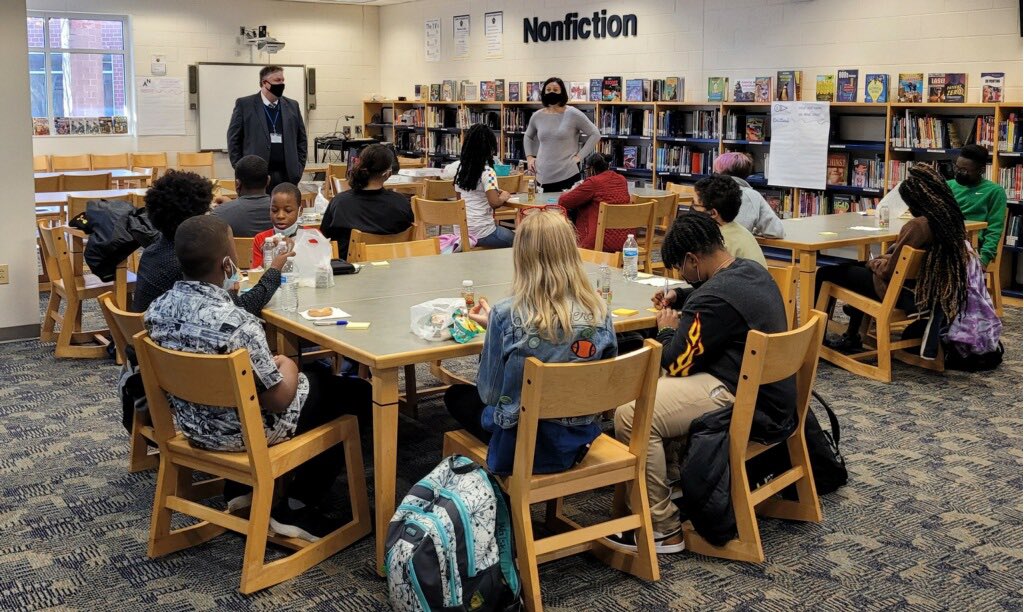 OscarSmithMS's tweet photo. Thank you @drjcotton and @AlainaTrott for a great collaborative breakfast meeting and for giving our @OscarSmithMS Tigers a voice today! #TogetherWeROAR 💙🐯💛 https://t.co/qqc4VeLd8N