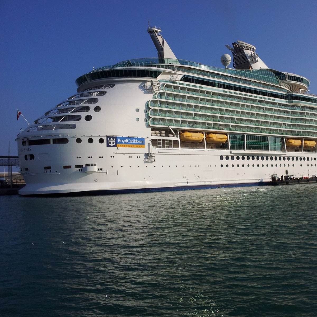 MarriottHouston's tweet photo. Planning on a @RoyalCarribean cruise this holiday season? Lucky for you, we have the perfect place for your pre- or post- cruise travels at Marriott Houston North. Stay with us for your early morning or late-night flight! 🛳✈️ https://t.co/7dhwSdIf9H