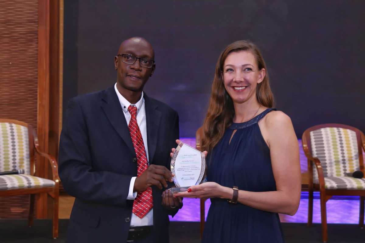 kilundeezy's tweet photo. Florence Overbeeke today received an award on behalf of @MastercardFdn. #SmartDuka https://t.co/FM4Tg7ry3i