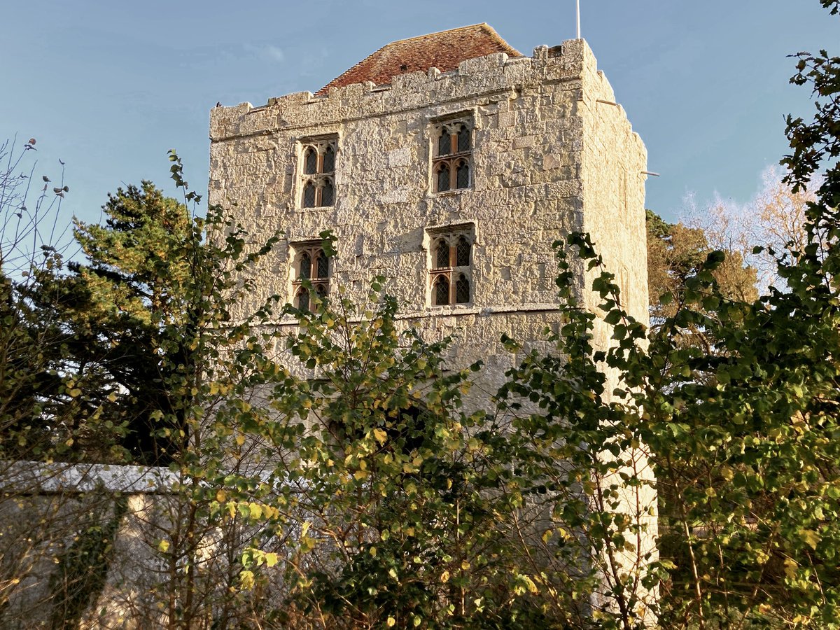 #Autumn Gatehouse ⁦<a href="/MichelhamPriory/">Michelham Priory</a>⁩  #heritage #museums #sussexheritage #visitsussex
