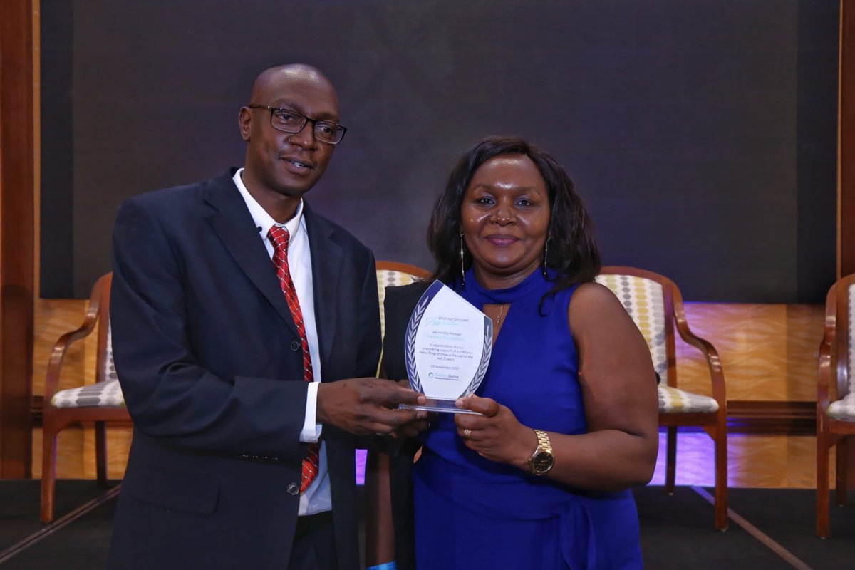 kilundeezy's tweet photo. Alice Waweru receiving on behalf of Moody Foundation
#SmartDuka https://t.co/pIYPsQtDsJ