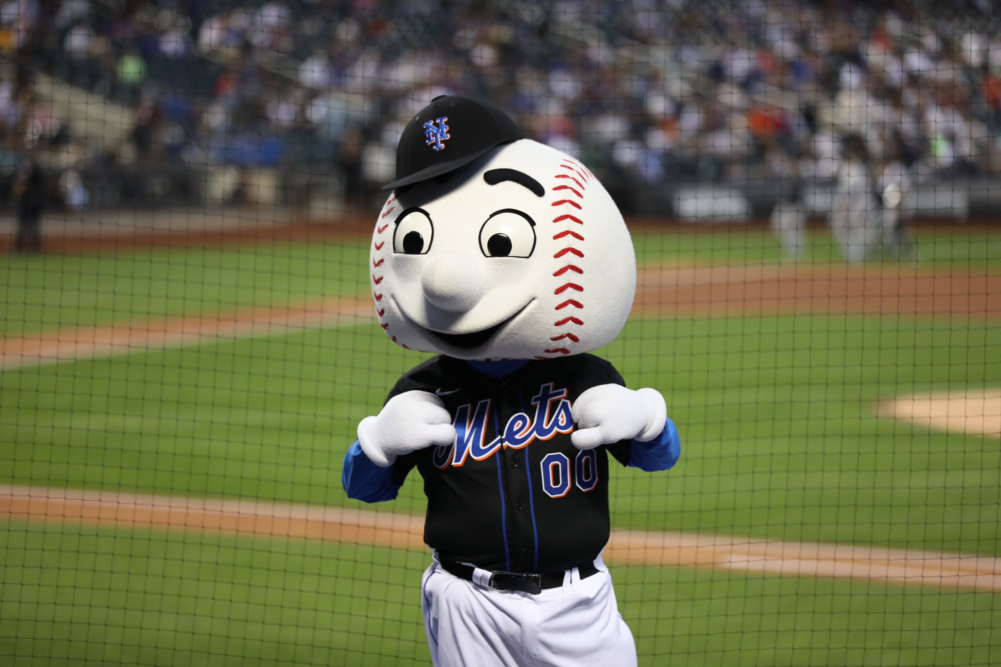 Mr. Met on X: You can look as good as me in your own black @Mets jersey!  Be the first to score one at the @MetsTeamStore, MLB NYC Flagship Store and  online