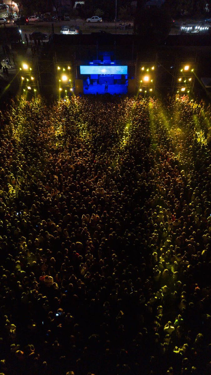 BrianSchiroo's tweet photo. Una imagen vale más que mil palabras, gracias @fedebastida por dejarme ser parte de todo esto @primaverafestch https://t.co/HAcaPxUlJw