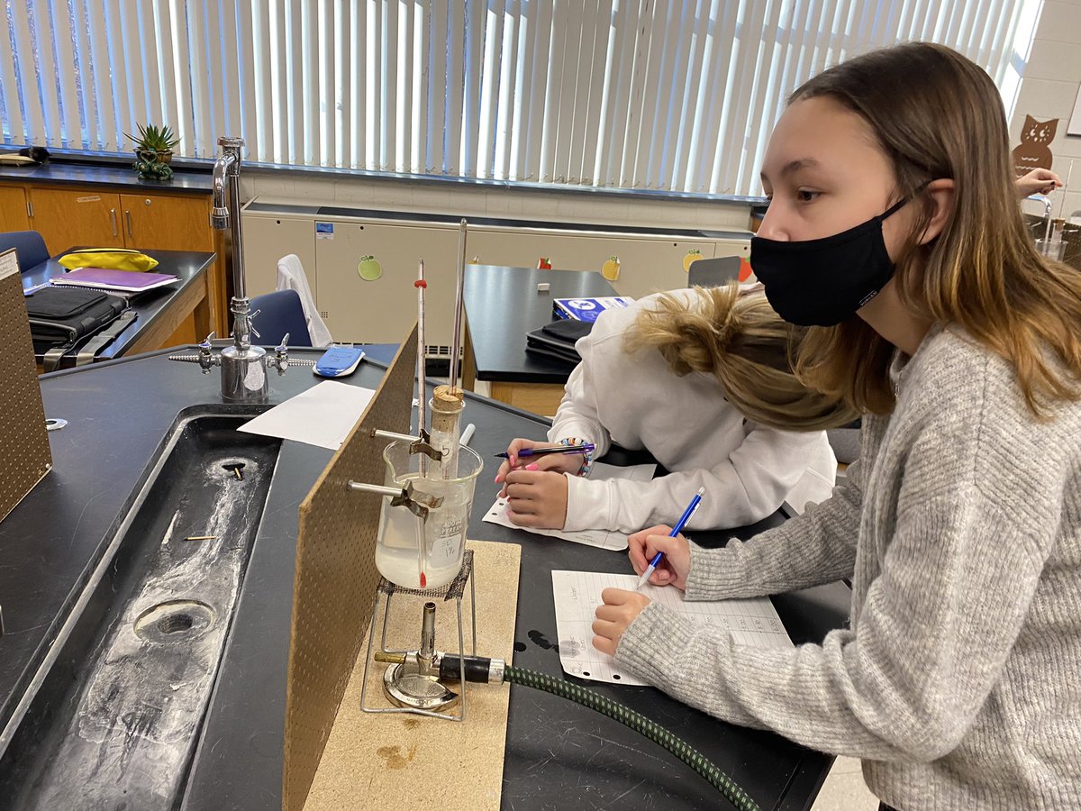 BlewittSciROX's tweet photo. Today we finished up the freezing point lab in science. We watched melted moth flakes freeze at 80 degrees Celsius. Them they graphed their results. #emsrox #sciencerox https://t.co/o1nOKgmwz8