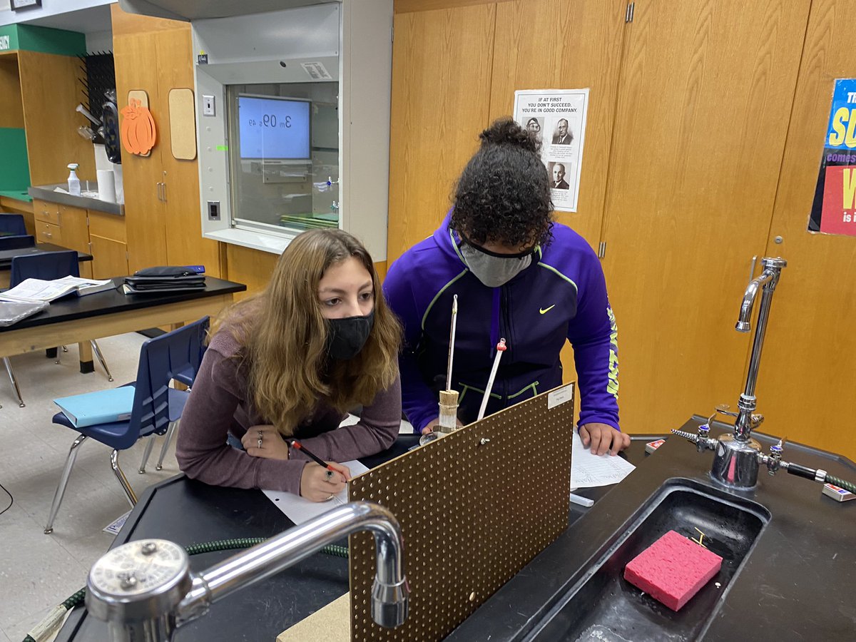 BlewittSciROX's tweet photo. Today we finished up the freezing point lab in science. We watched melted moth flakes freeze at 80 degrees Celsius. Them they graphed their results. #emsrox #sciencerox https://t.co/o1nOKgmwz8