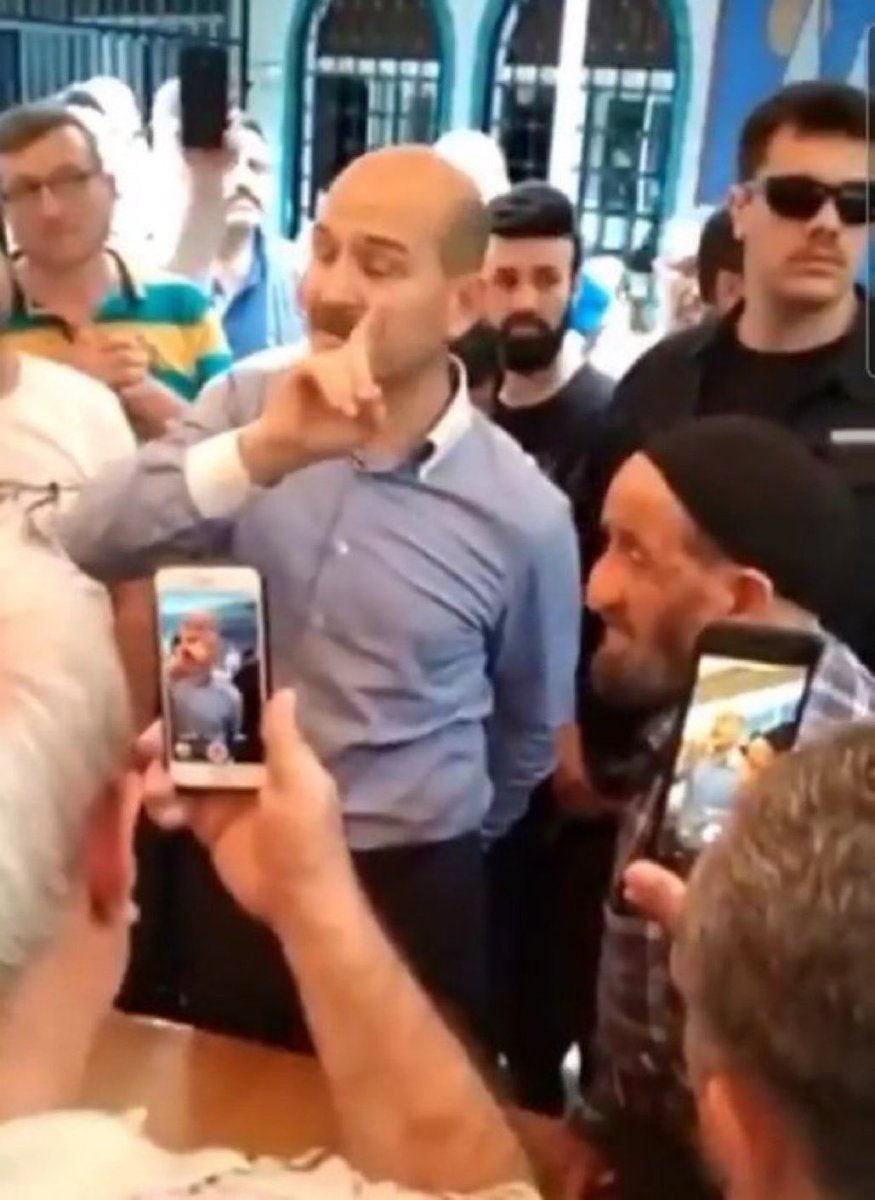 Ülkeyi nasıl mi yönetiyorlar?

 #hükümetistifa