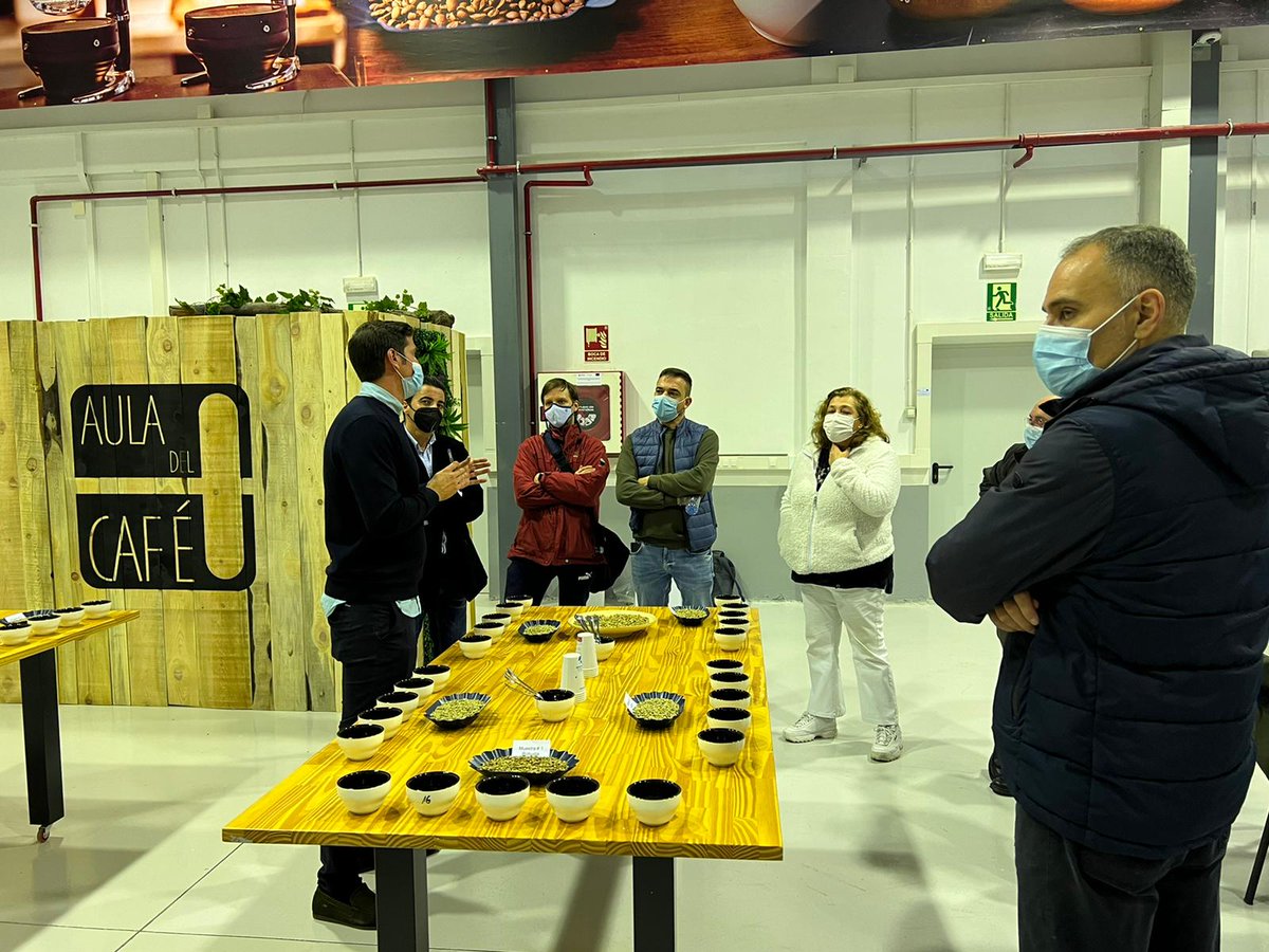 prosolcoffee's tweet photo. A través de #PRODUAL, nuestro programa de impulso de la FP Dual, gracias a acciones como esta nos alineamos con el #ODS4, que aboga por la educación de calidad.
De nuevo el #EquipoPROSOL fomenta la #CulturaDelCafé y apoya los #ObjetivosdeDesarrolloSostenible de @UN. https://t.co/8v516whY2u