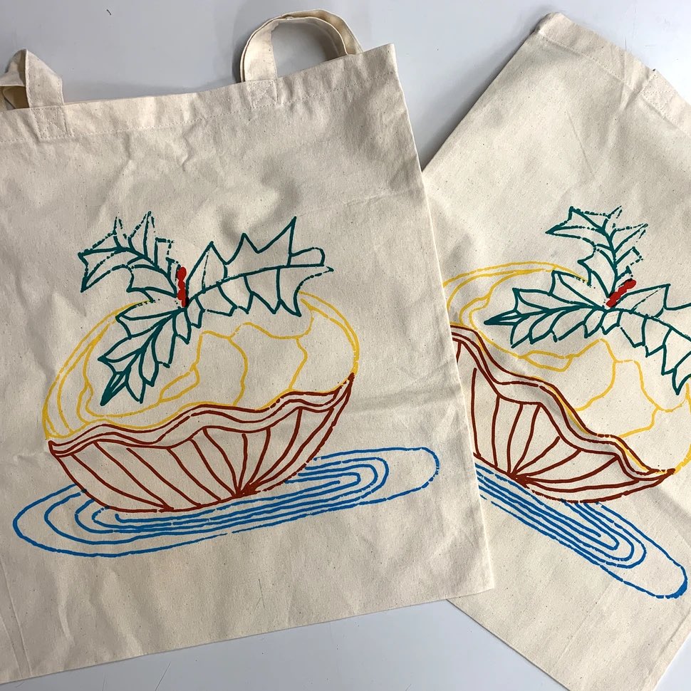 Who needs a stocking when you could have a Christmas pudding #totebag ?! Designed by Post19 artist, James and screenprinted by the screenprinting team 🌲✨😁

 enterprise19.co.uk/collections/te…