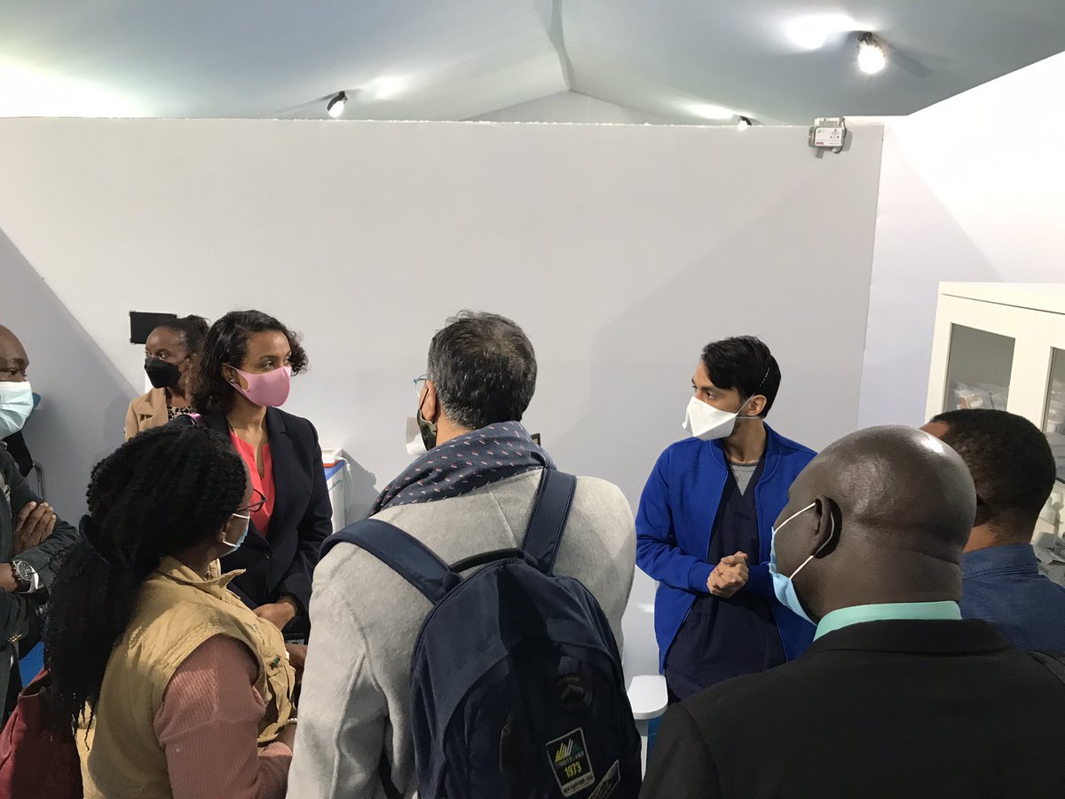 Earlier today, selected heads of African NPHIs and colleagues from @AfricaCDC, visited the Sale Vaccinodrome in Rabat, where about 120 personnel vaccinate 3,000 to 5,000 people daily against #COVID19. An example of how public-private partnerships can be leveraged in the response