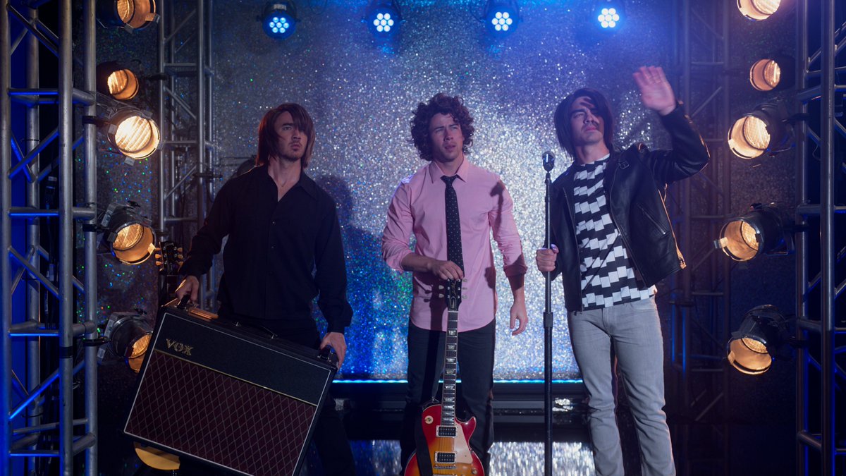 NetflixTudum's tweet photo. The JONAS BROTHERS FAMILY ROAST opening sequence is literally wild https://t.co/UyEn1DQgYn