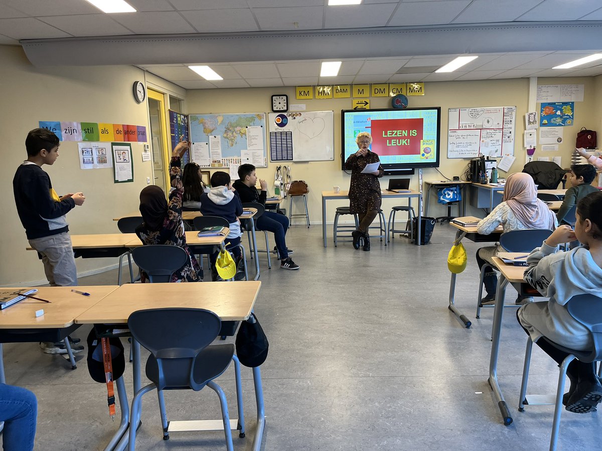 Les van de juf uit de bibliotheek over lezen! Want het is leuk, echt! 😁 #groep7 #lezenisleuk