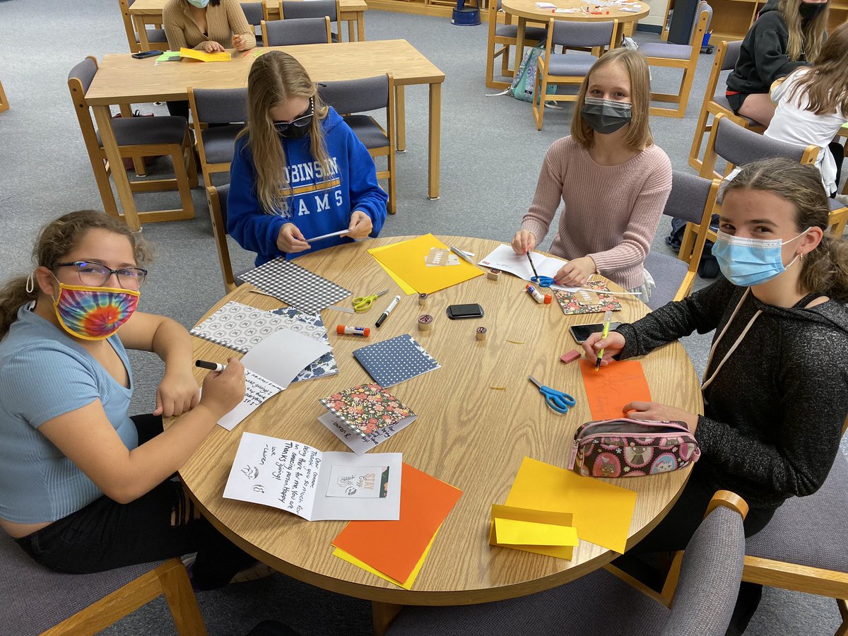 RobinsonLibrary's tweet photo. Todayβs activity: Gratitude Cards. #bethankful #begrateful #librarywellness #expressyourself https://t.co/UfOMJ4znhe
