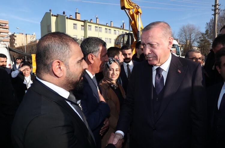 Dolar 2 lirayken Gezi Parkını bahane ederek ortalığı yakıp yıkanları unutma.!!!
Ülkemize operasyon çekenlere karşı, 
🇹🇷Ya olacağız, ya öleceğiz...

#DevletiminYanındayım 🇹🇷