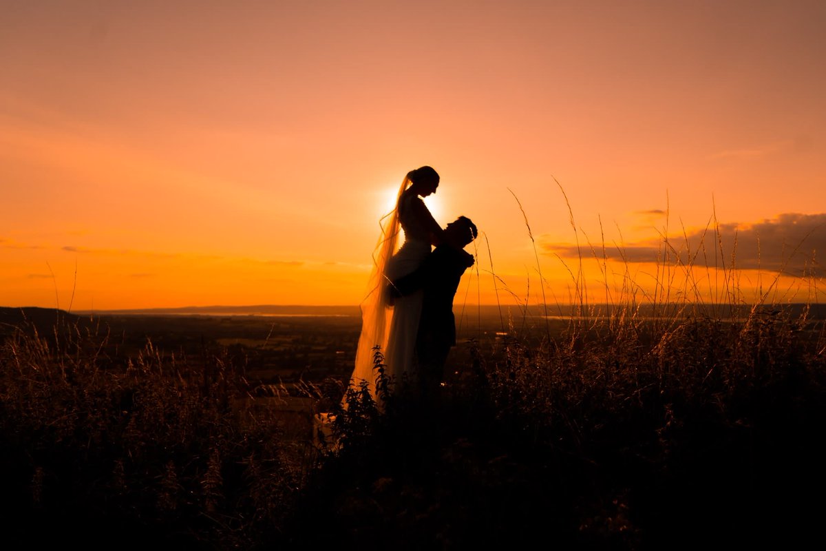 DMarinosPhoto's tweet photo. Can’t get enough of these sunset shots! 

Video: @whitevillaweddings 

#weddingphotography #capturingmoments #sunsetphotography #sunsetlovers #silhouette #cotswoldsweddingphotographer #couplegoals #weddingphotos #photooftheday #coaleypeak https://t.co/pXVEAnAa1Q