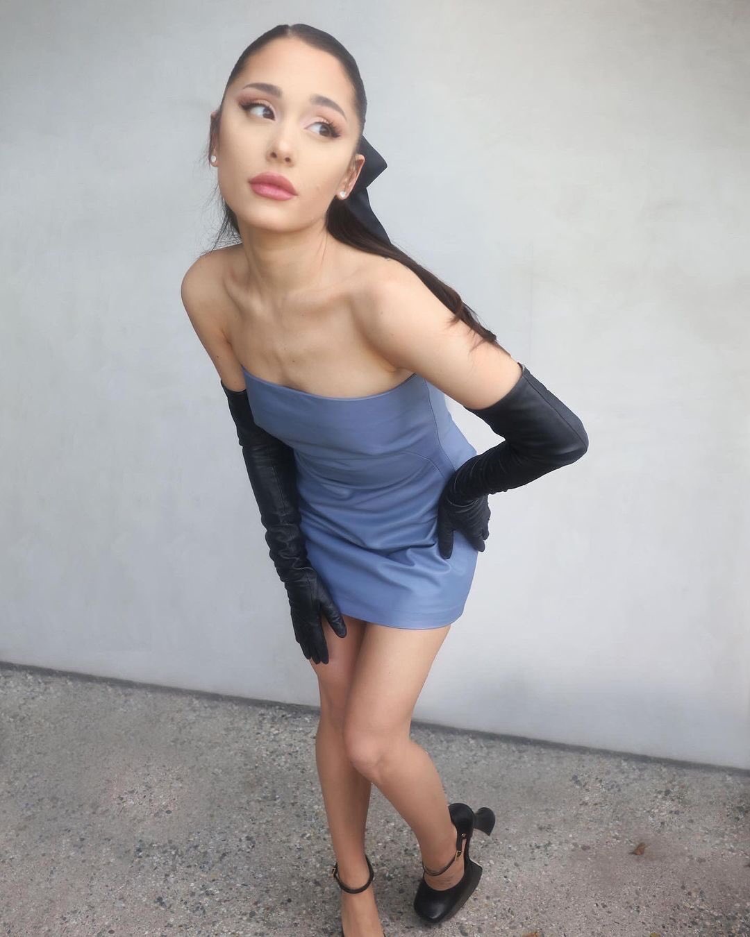 ariana grande blue dress the voice Today ꕤ on X: 