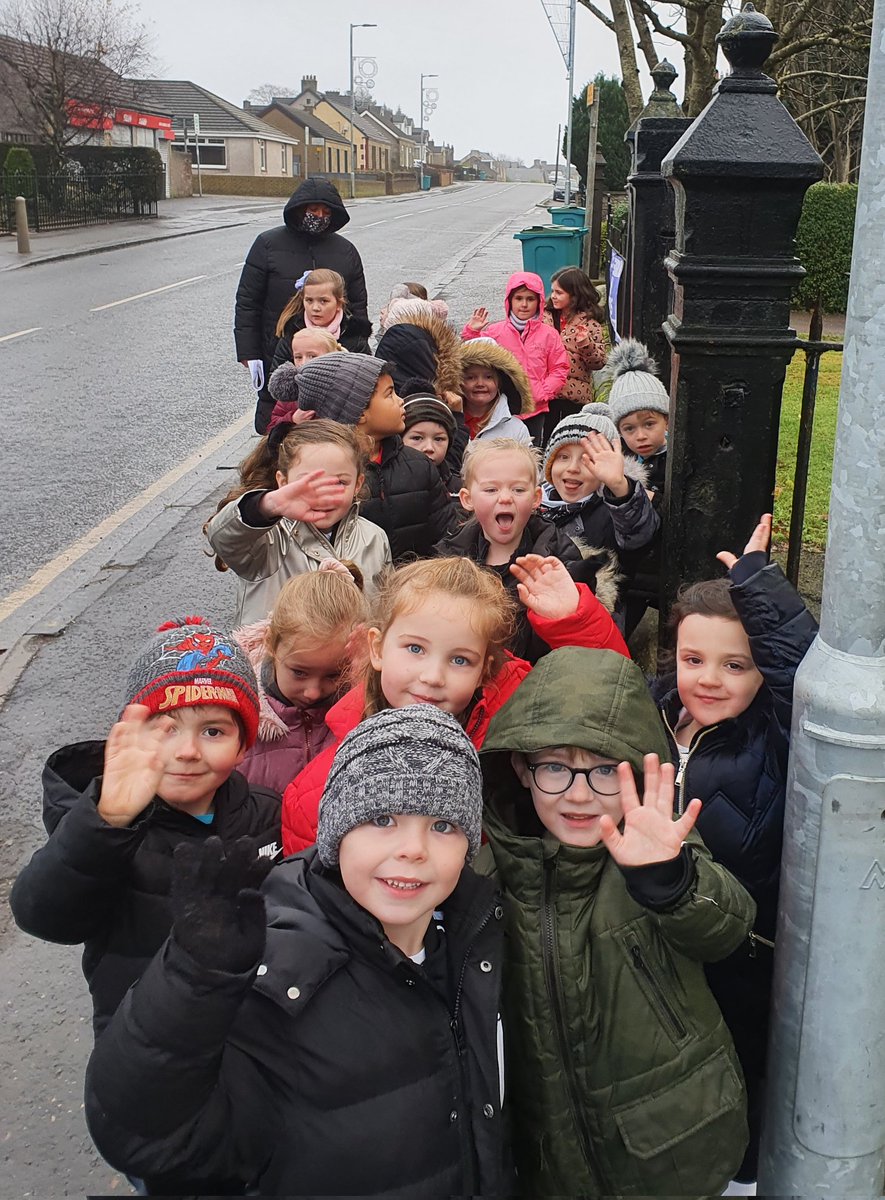 ShottsStPats's tweet photo. A trip to the Co-op for p2/1 to get shopping for our St Andrews day party. We learned more about money and different ways to pay for things #applyinglearning https://t.co/Hbz87gZ03v