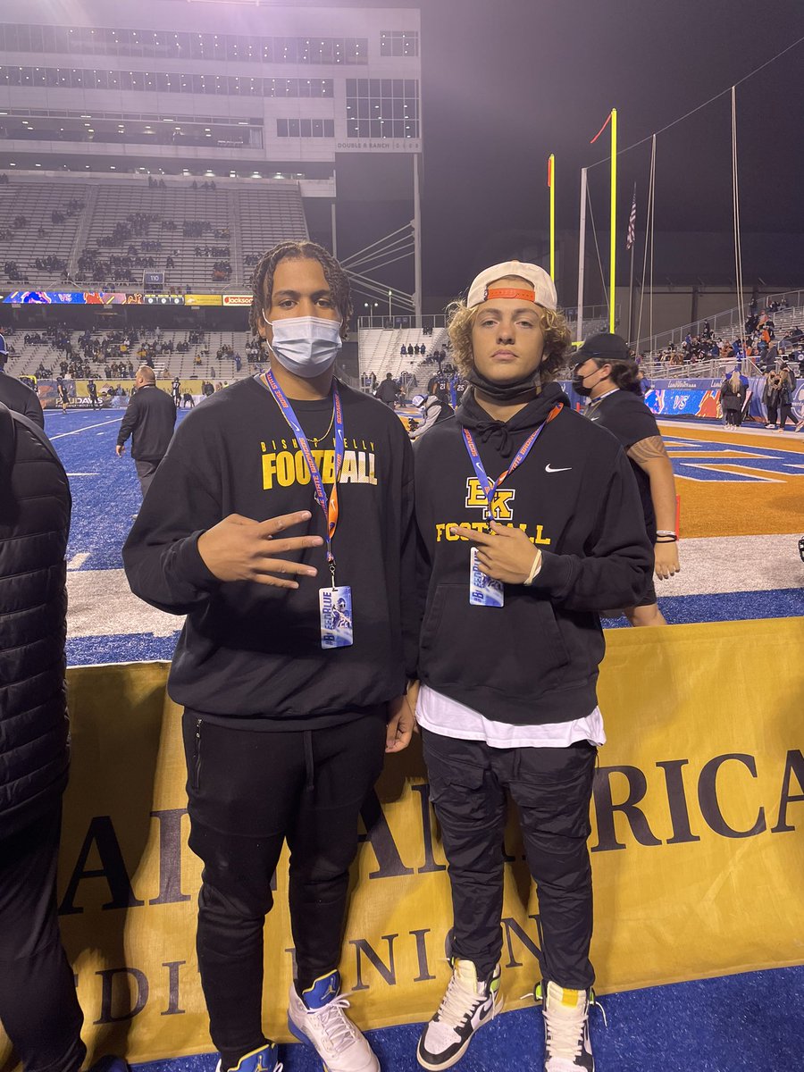 Thanks <a href="/BroncoSportsFB/">Boise State Football</a> for having me out for a couple games this season, had a great time! <a href="/2mattmiller/">Matt Miller</a> <a href="/KiyoshiHarris/">Coach Kiyoshi Harris</a> @elijmandel