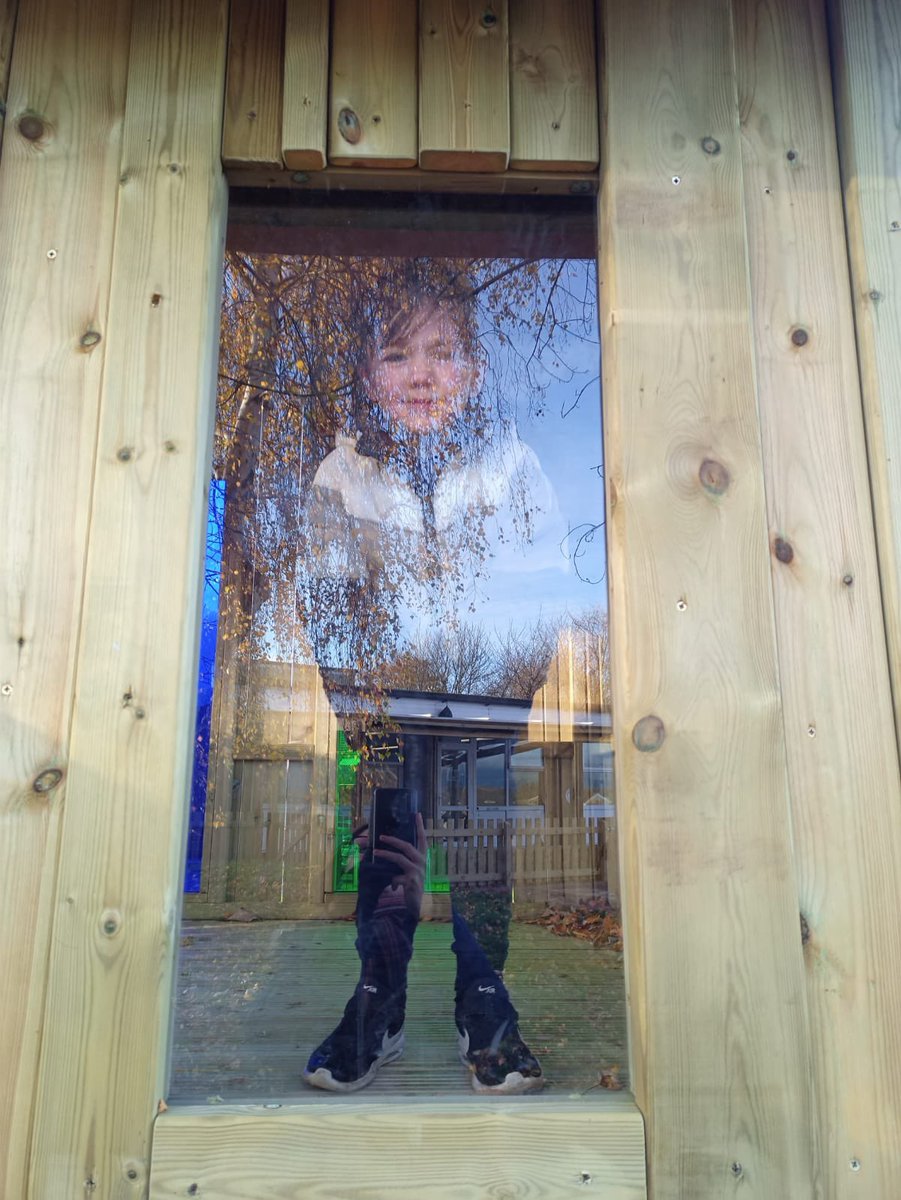 BranstonInfant1's tweet image. 🐿Squirrel Class enjoying the #Meadow on the Autumn sunshine 🍁🍂🍁#outdoors #engagingenvironments #explore @NewbyLeisureLtd @the_laat